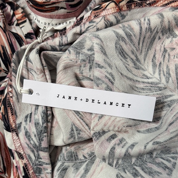 NWT Jane & Delancey Women's Tropical Print V-Neck Top Sz 1X - Picture 7 of 7